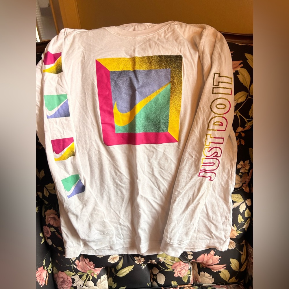 Boys size XL but can fit a woman’s size small-medium. Like new condition
